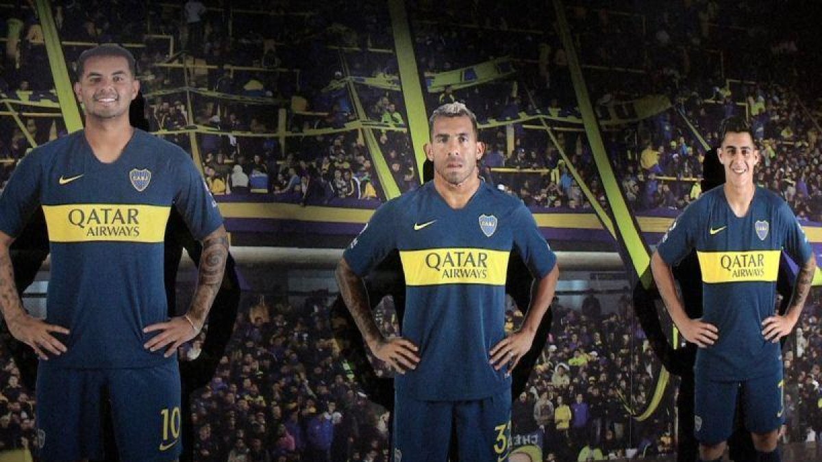 Las figuras de Cardona (izquierda), Tévez (centro) y Pavón, en el museo del Boca Juniors en Buenos Aires.