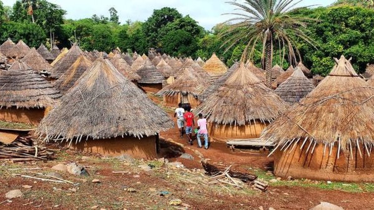 Aldea de Iwol, donde hoy viven 618 indígenas en unas 800 chozas. MANUEL FÉLIX