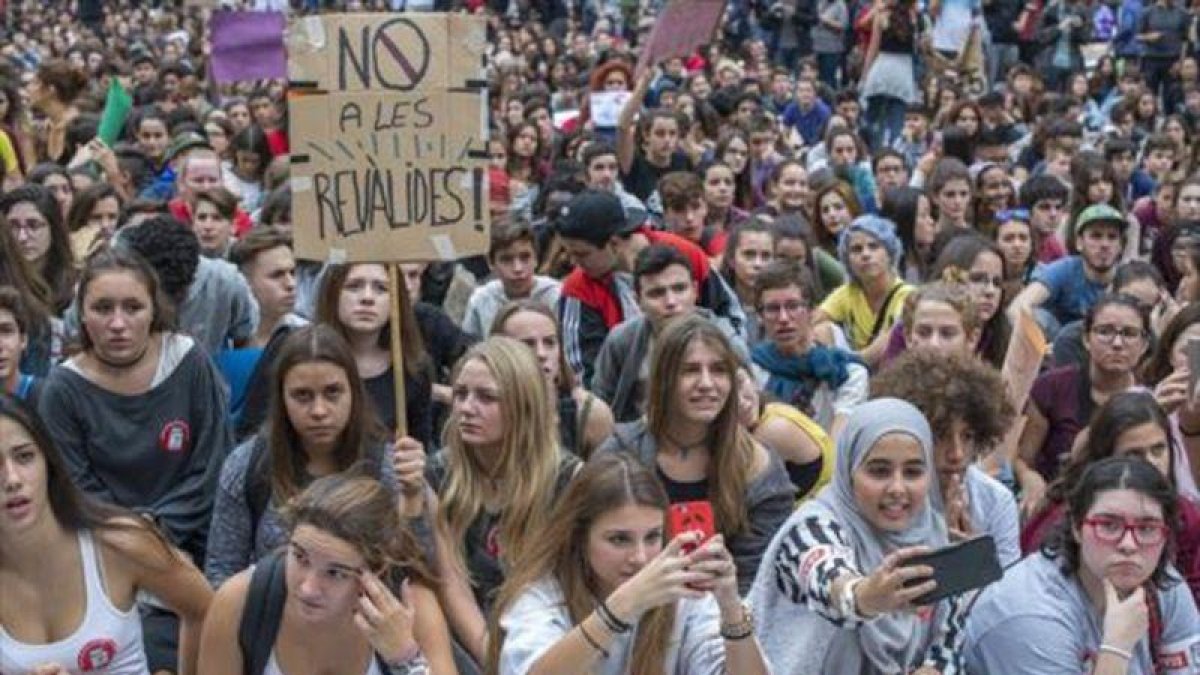 Manifestación de estudiantes contra la LOMCE en Barcelona, el pasado 26 de octubre.