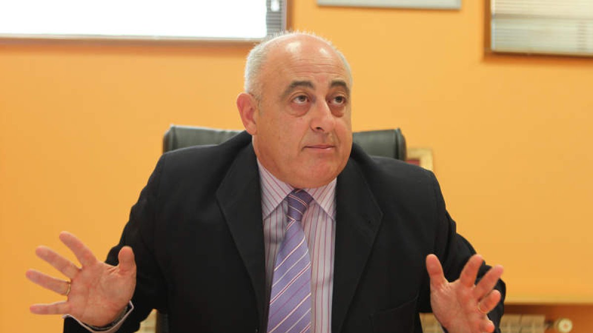 Chamorro, respondiendo gesticulante a una pregunta.