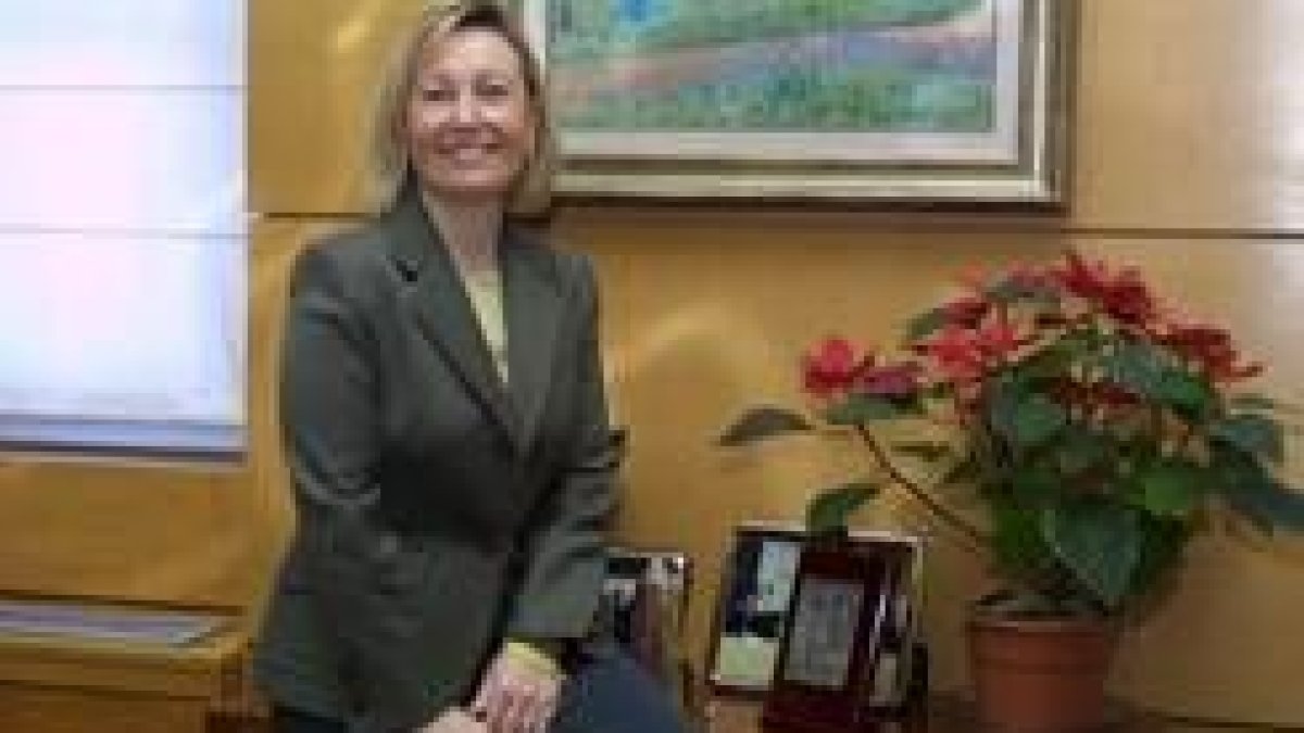 La leonesa Amparo Valcarce, en su despacho de la Secretaría de Estado de Asuntos Sociales