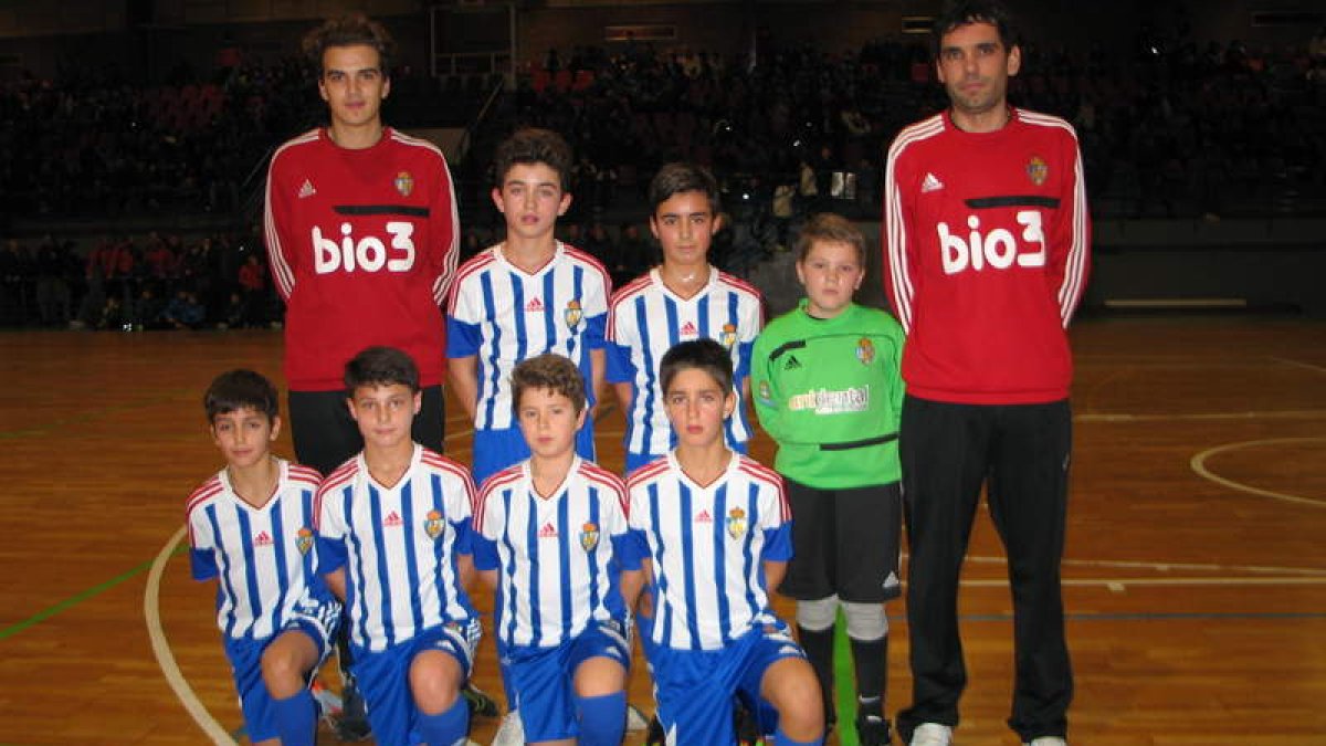 Ponferradina alevín, foto superior izquierda, Ponferradina benjamín, foto superior derecha, Cuatrovientos alevín, izquierda y Cuatrovientos benjamín, derecha.