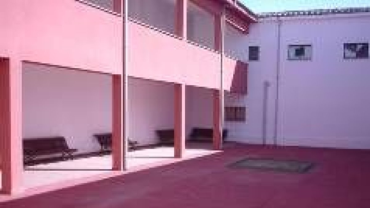 Imagen del patio interior de nuevo aula de respiro para enfermos de alzhéimer