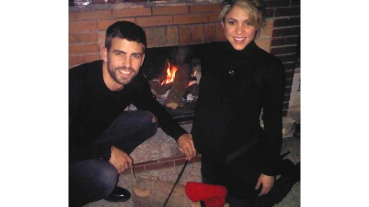 Piqué y una embarazadí-sima Shakira en su tuit. John Mayer en el Twitter de su novia Katy Perry, confirmando su noviazgo. Justin Bieber tras el árbol de Navidad , Heidy Klum pidiendo regalos, Guti con Romina y Mariah Carey.