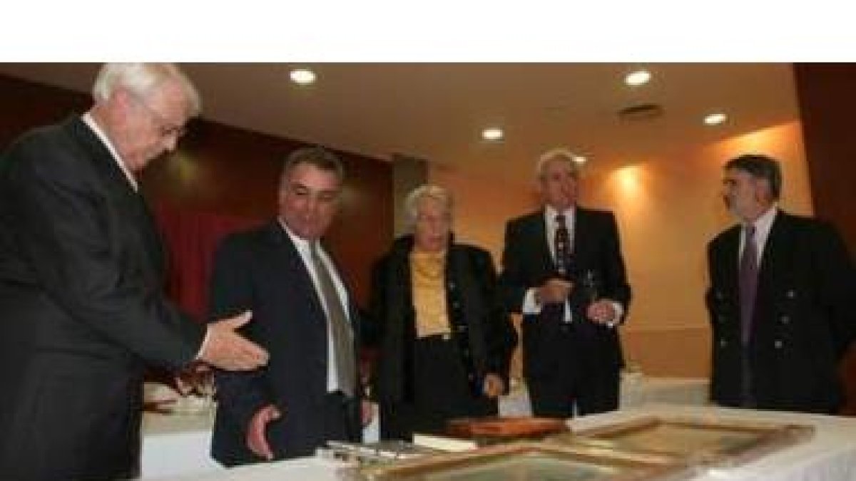 Cristóbal Halffter, Chema Sarmiento, Marita Caro y Luis del Olmo fueron reconocidos anoche amigos de
