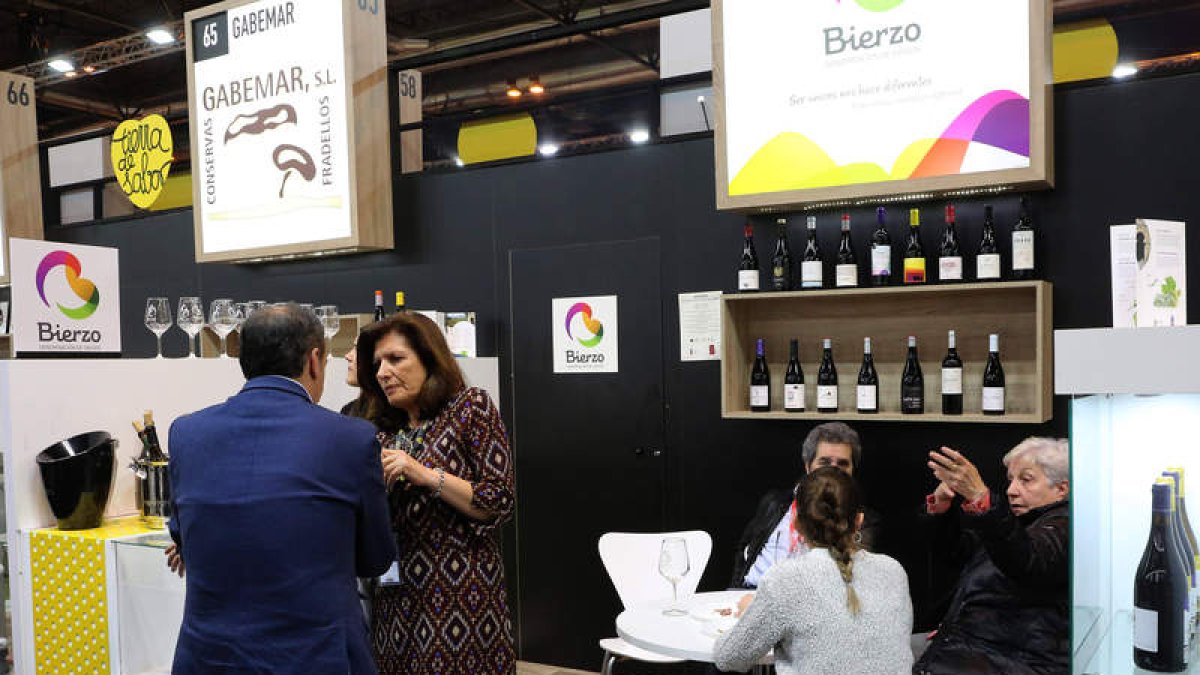 El Bierzo está representado en Madrid por todos sus sellos de calidad alimentaria, con el vino al frente. Tampoco podría faltar a la cita la IGP Cecina de León. RAQUEL P. VIECO