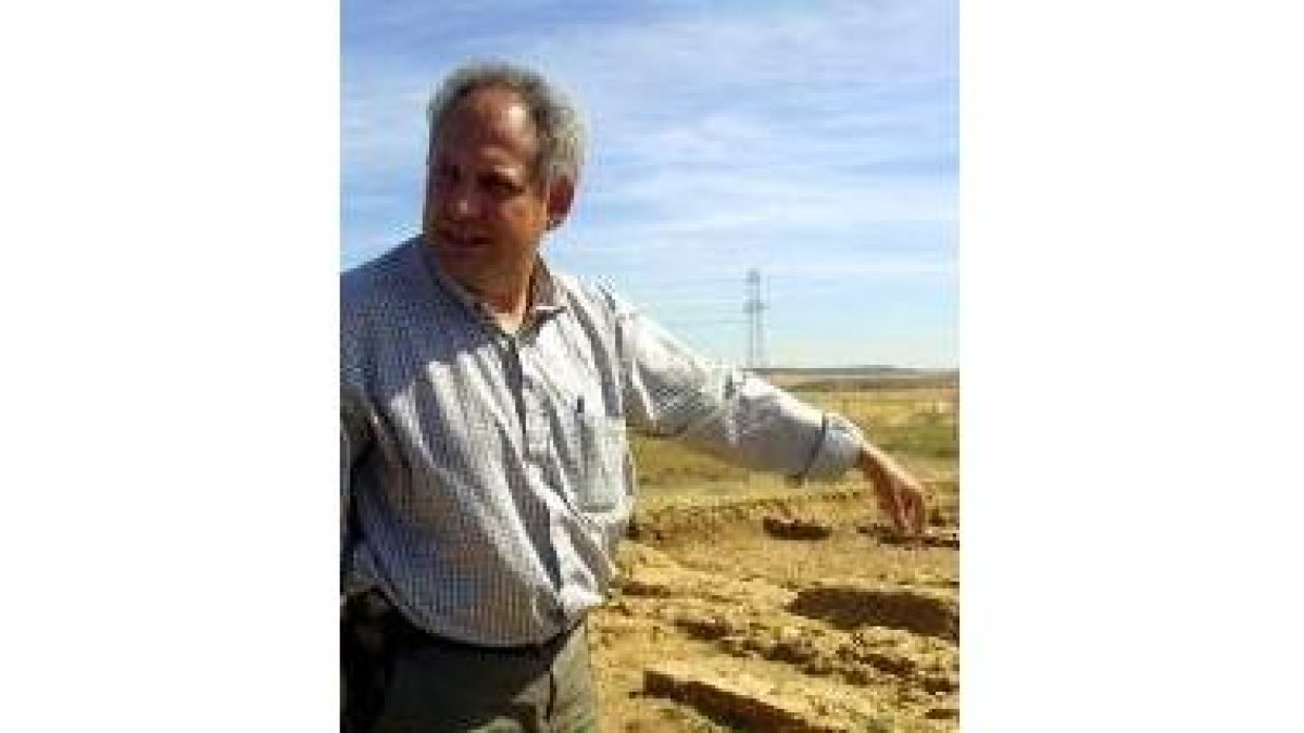 Jesús Celis en la excavación de la ciudad de Lancia
