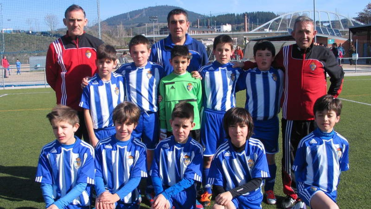 Formación de la Ponferradina A de la categoría benjamín.