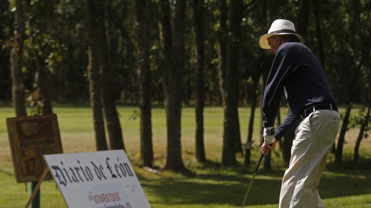 La primera jornada del Torneo Diario de León de Golf se abrió con grandes resultados. FERNANDO OTERO