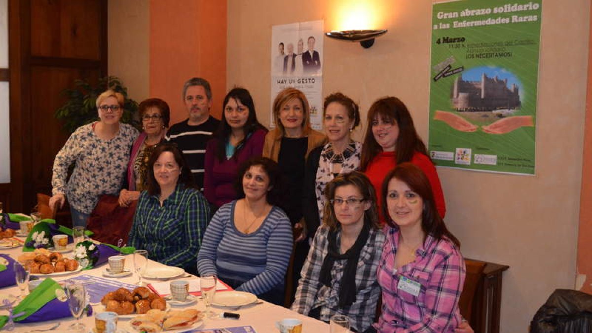 Asistentes ayer al desayuno para presentar las actividades del Día de las Enfermedades Raras.