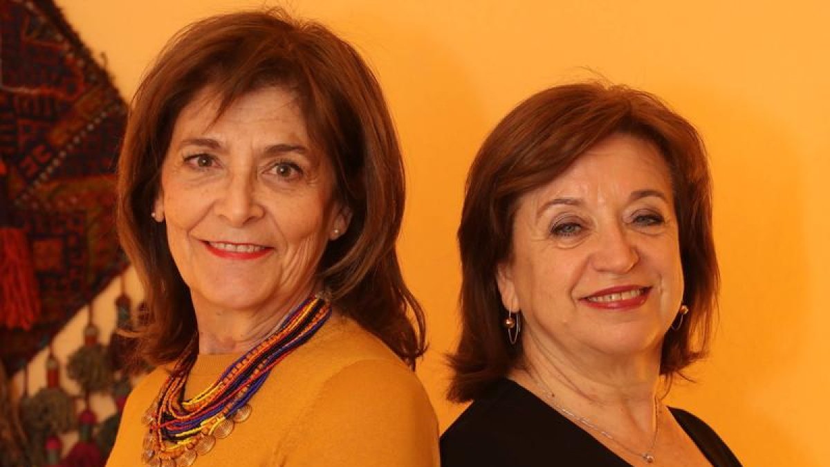 La profesora de la Universidad de León y psicoanalista Blanca Domenech y la psicóloga clínica y psicoanalista María Dolores Navarro.