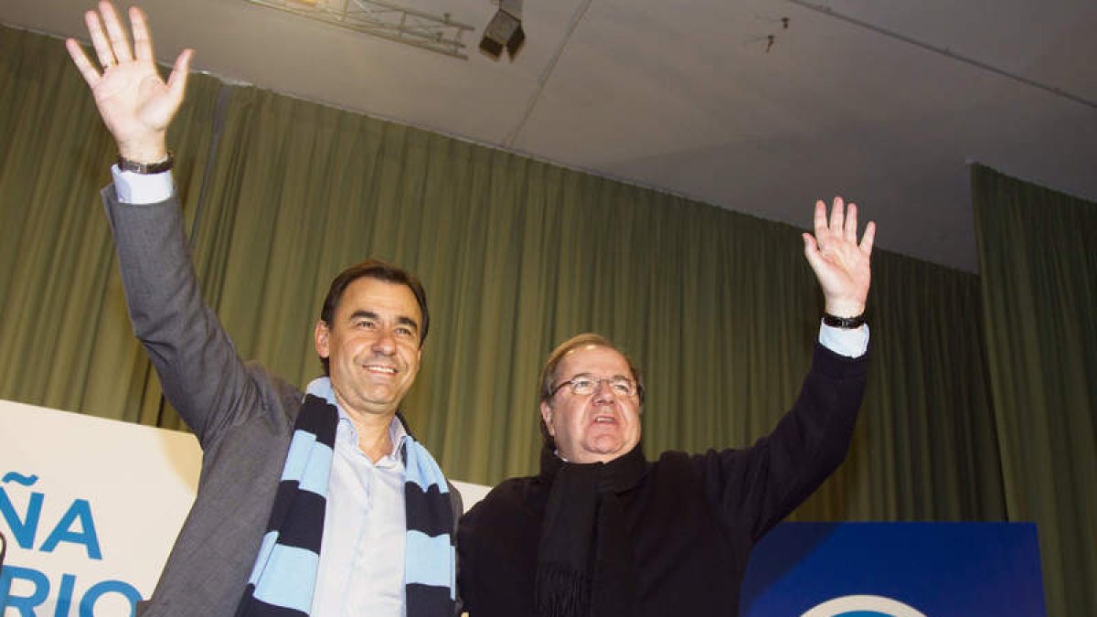 Maíllo y Herrera, ayer, en el mitin central del PP en Zamora.