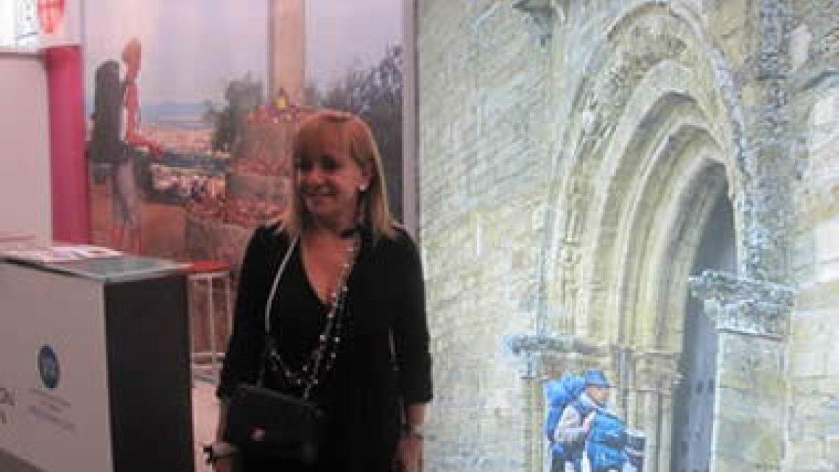 La presidenta de la Diputación, Isabel Carrraso, en el stand del Patronato Provincial de Turismo.