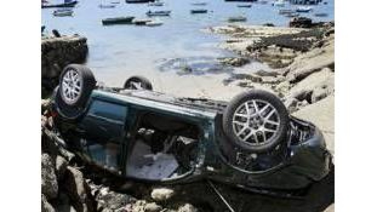 Un accidente en Pontevedra deja a dos personas atrapadas entre los hierros de su coche