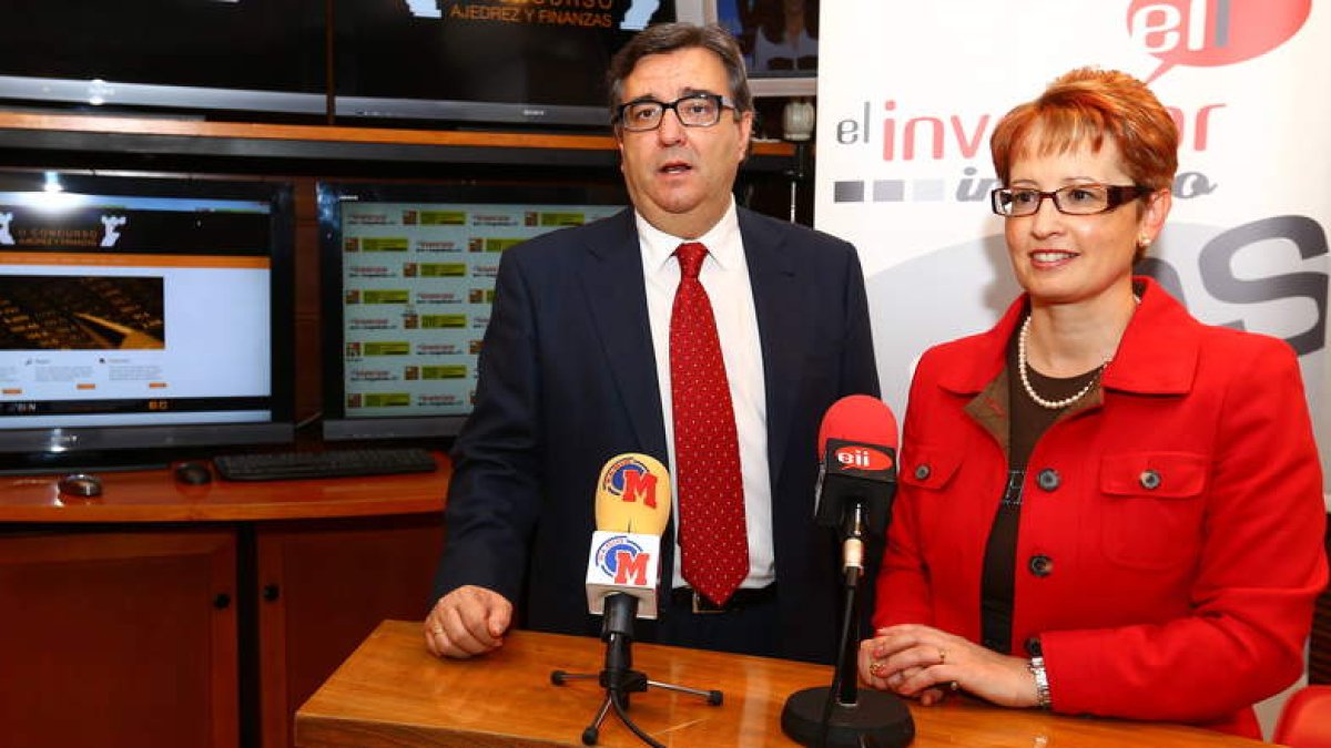 Marcelino Sión y María Jesús Soto en la presentación del concurso de finanzas ‘El Inversor Inquieto’.