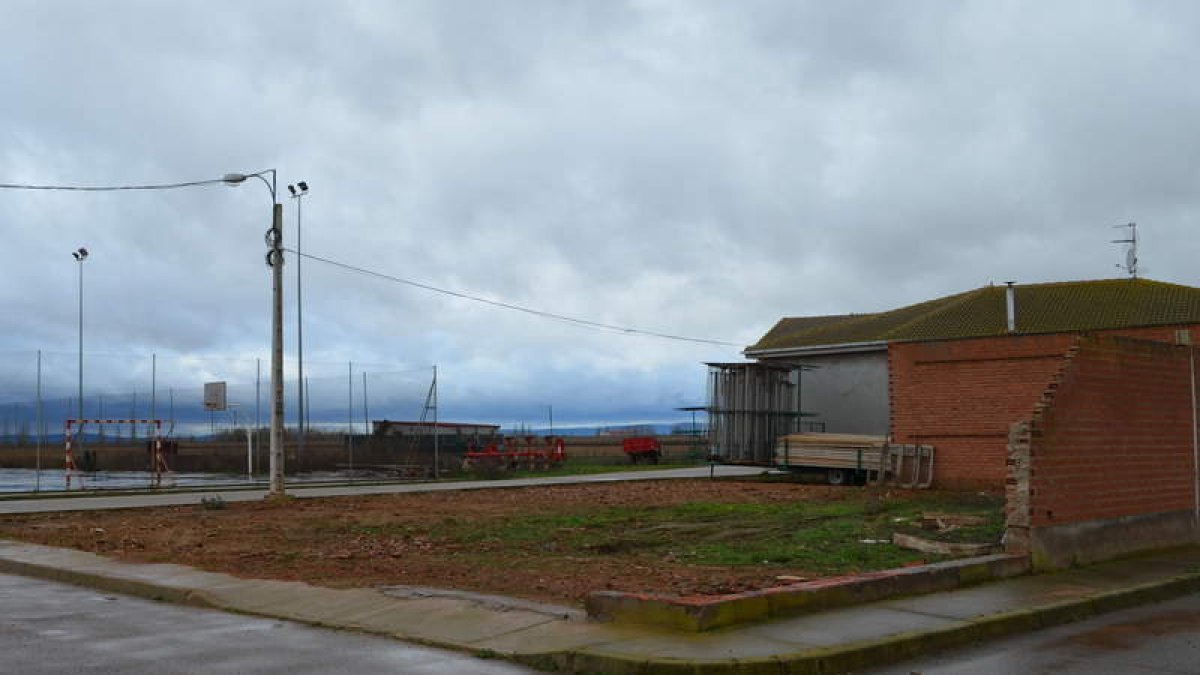 Solar donde se levantará el nuevo edificio de Soguillo.