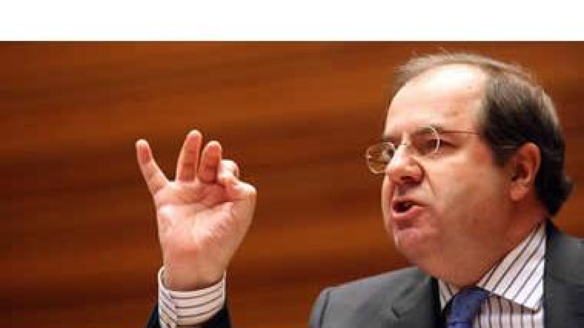 Juan Vicente Herrera ayer, durante la intervención del Pleno de las Cortes.