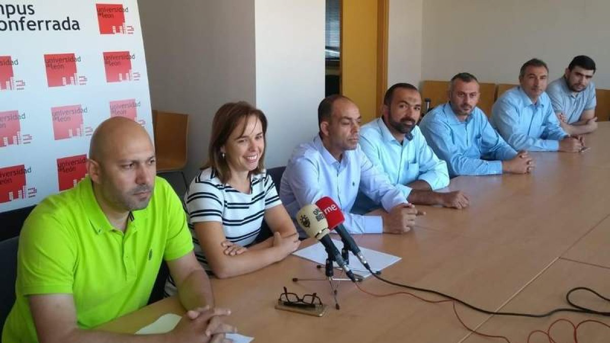 Los profesores jordanos y la coordinadora del proyecto en el Campus, durante la presentación. DL