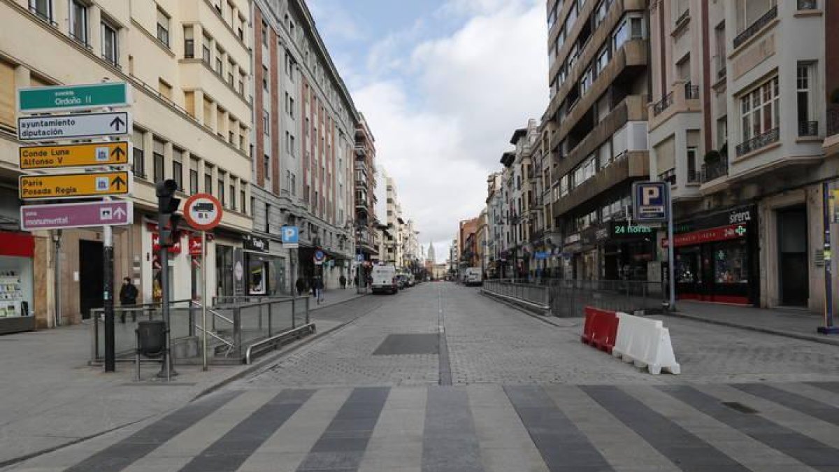 Semipeatonalizar Ordoño II, una de las actuaciones que acometerá en las próximas semanas el nuevo equipo de gobierno municipal.