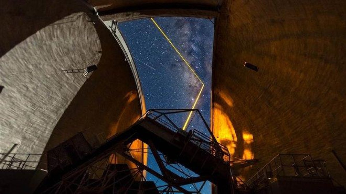 Observatorio Keck de Hawái, desde donde se han efectuado alguna de las mediciones del agujero negro situado al centro de la galaxia.