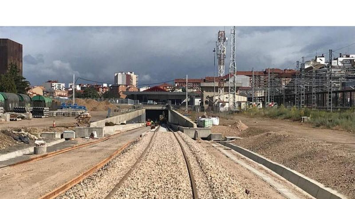 Pasillo de salida en dirección norte. DL