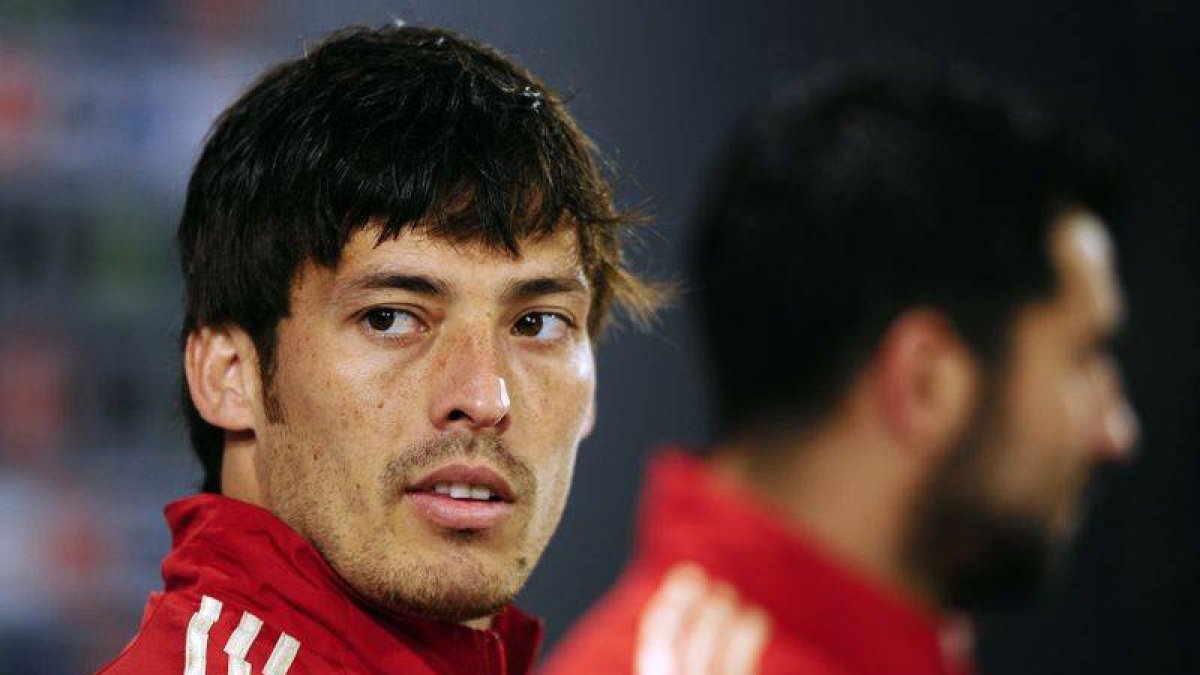 David Silva y Raúl Albiol (detrás), durante la rueda de prensa que han ofrecido en Curitiba, localidad donde está concentrada 'la Roja'.
