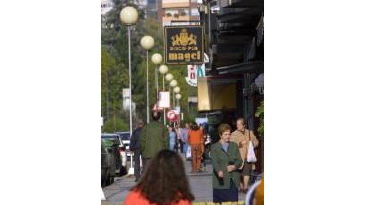 Gente en una calle de Ponferrada, que registra un importante crecimiento