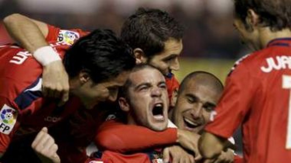 Pandiani celebra la victoria junto a sus compañeros