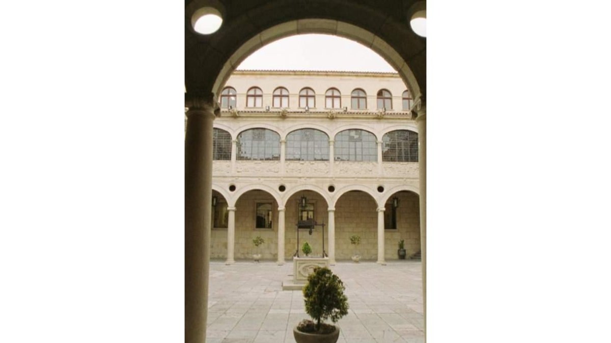 Palacio de los Guzmanes, sede de la Diputación.