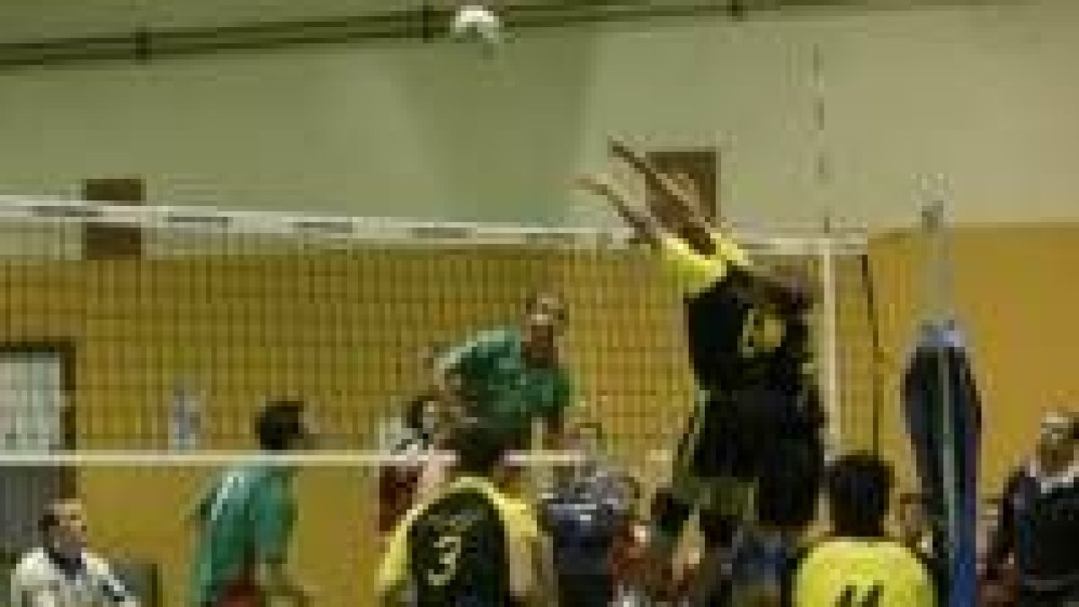 El equipo masculino universitario se la juega en la última jornada