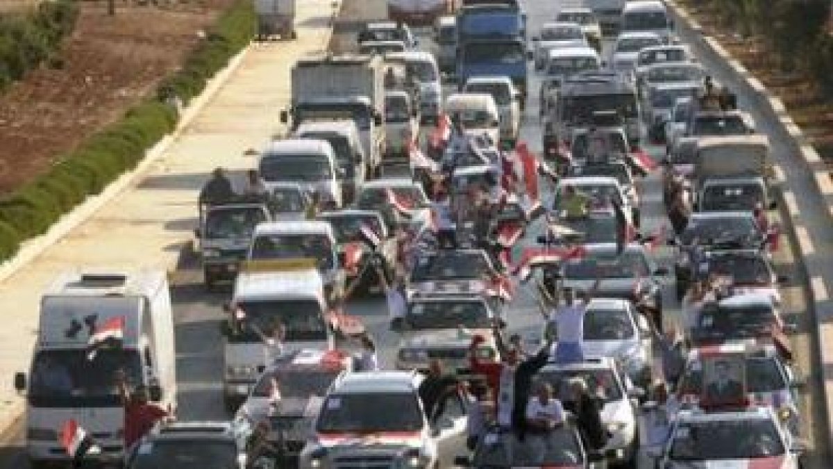Manifestantes apoyando al dialogo nacional.