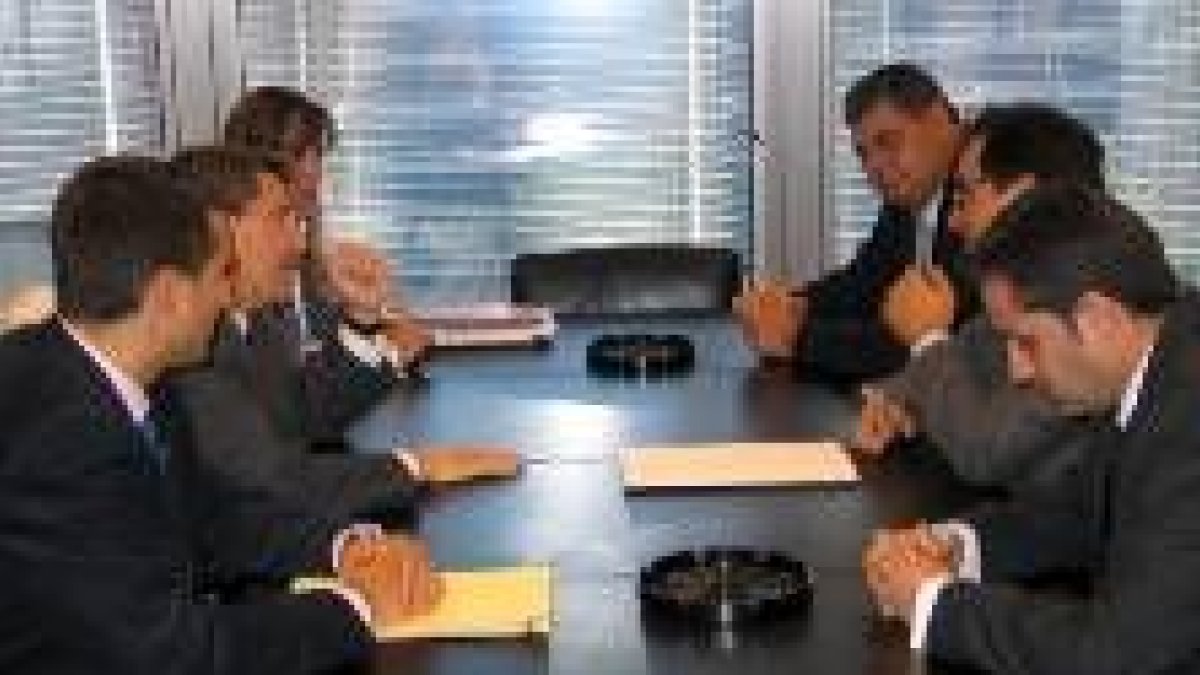 Gutiérrez, Fernández, Cabezas, Fuertes, Pacheco y Del Blanco, en la reunión