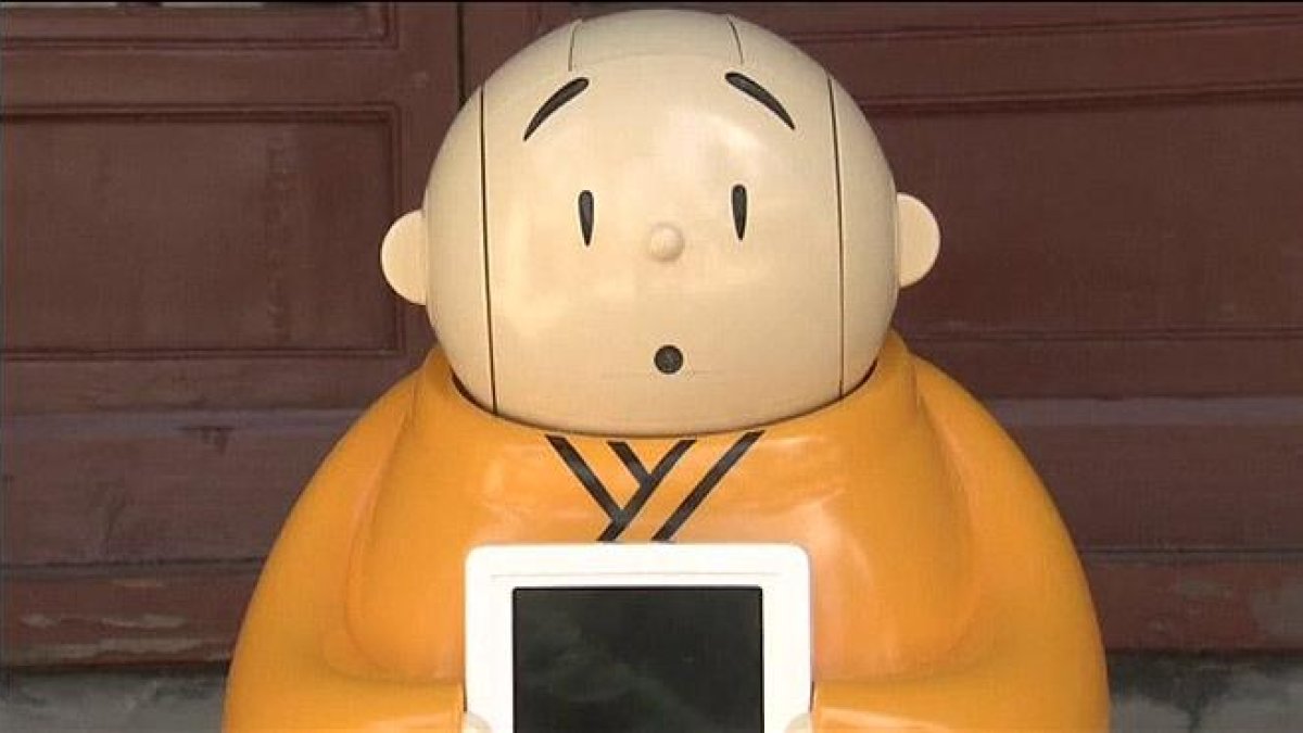 Monjes budistas inventan un monje-robot para hacer llegar el budismo a los más pequeños.