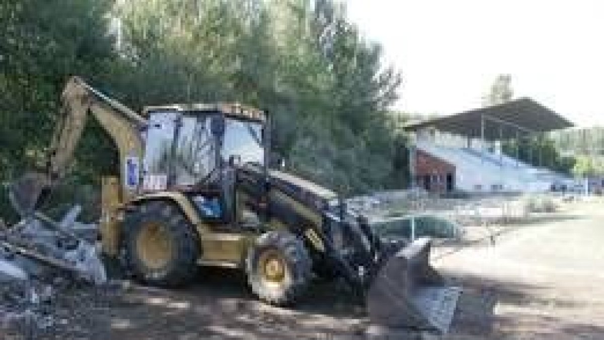 El campo de Cacabelos pasará a formar parte del recuerdo de los aficionados de la Unión