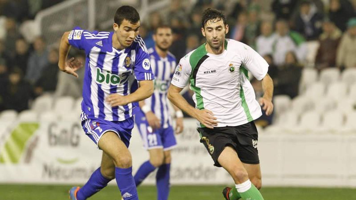 La defensa racinguista se mostró esta vez más efectiva que la delantera de la Ponferradina.