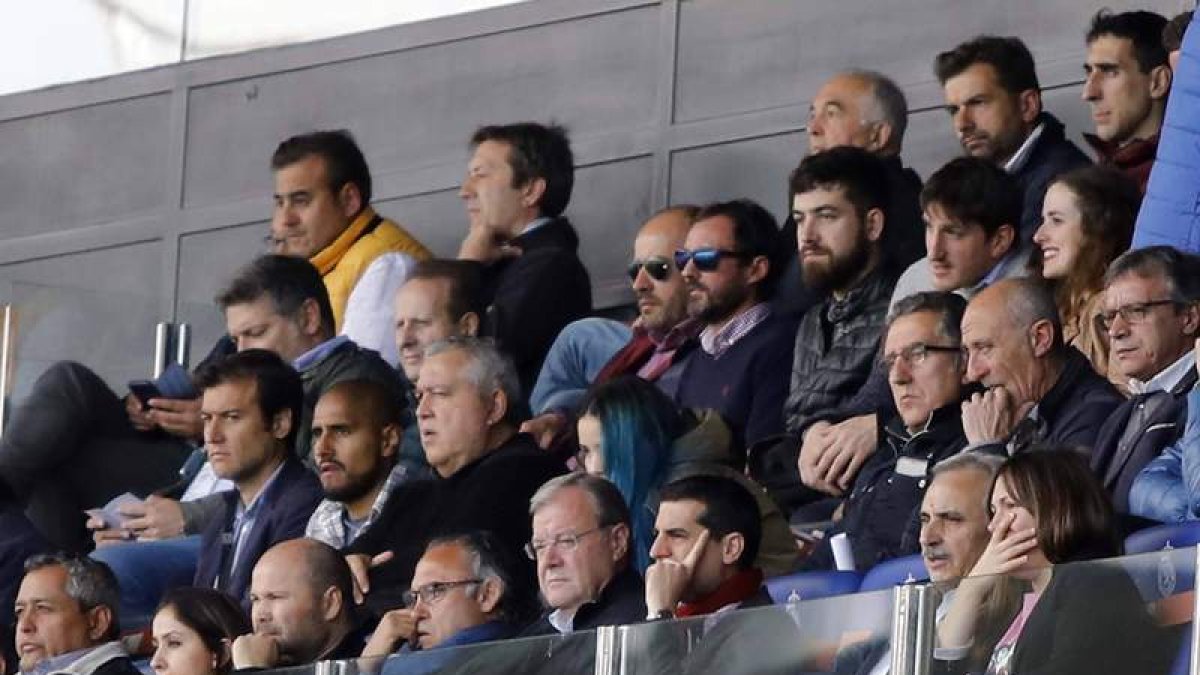 Los seguidores culturalistas abroncaron a algunos dirigentes de la Cultural en el palco. MARCIANO PÉREZ
