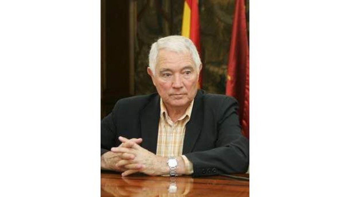 Enrique Gil abandona el PP.