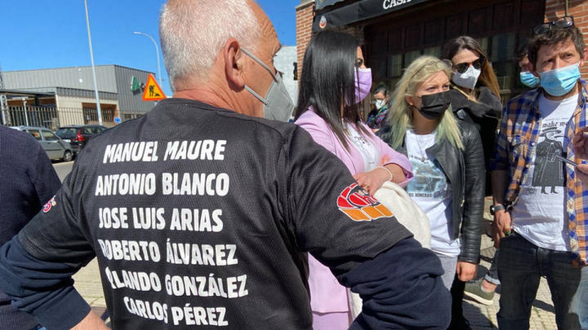 Familiares de los mineros fallecidos, ante los juzgados de León.