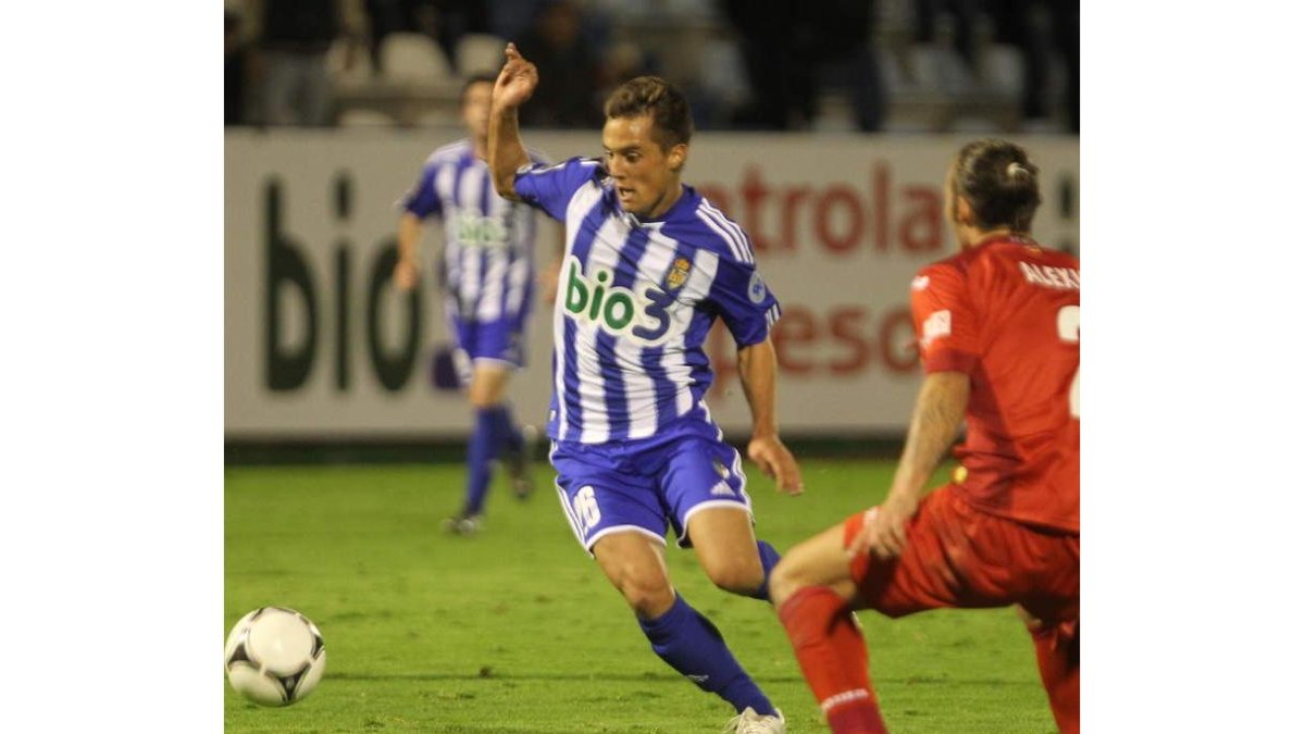 Adán Gurdiel fue la gran novedad en el equipo berciano el pasado domingo.