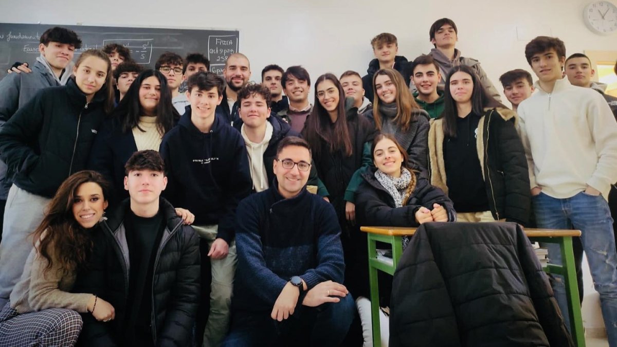 Alumnos del Colegio Leonés, con el astronauta Pablo Álvarez. DL