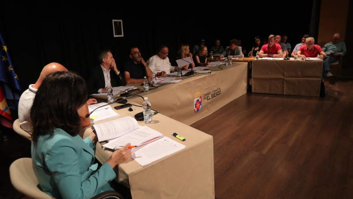 Imagen de archivo de un pleno del Consejo Comarcal del Bierzo. L. DE LA MATA