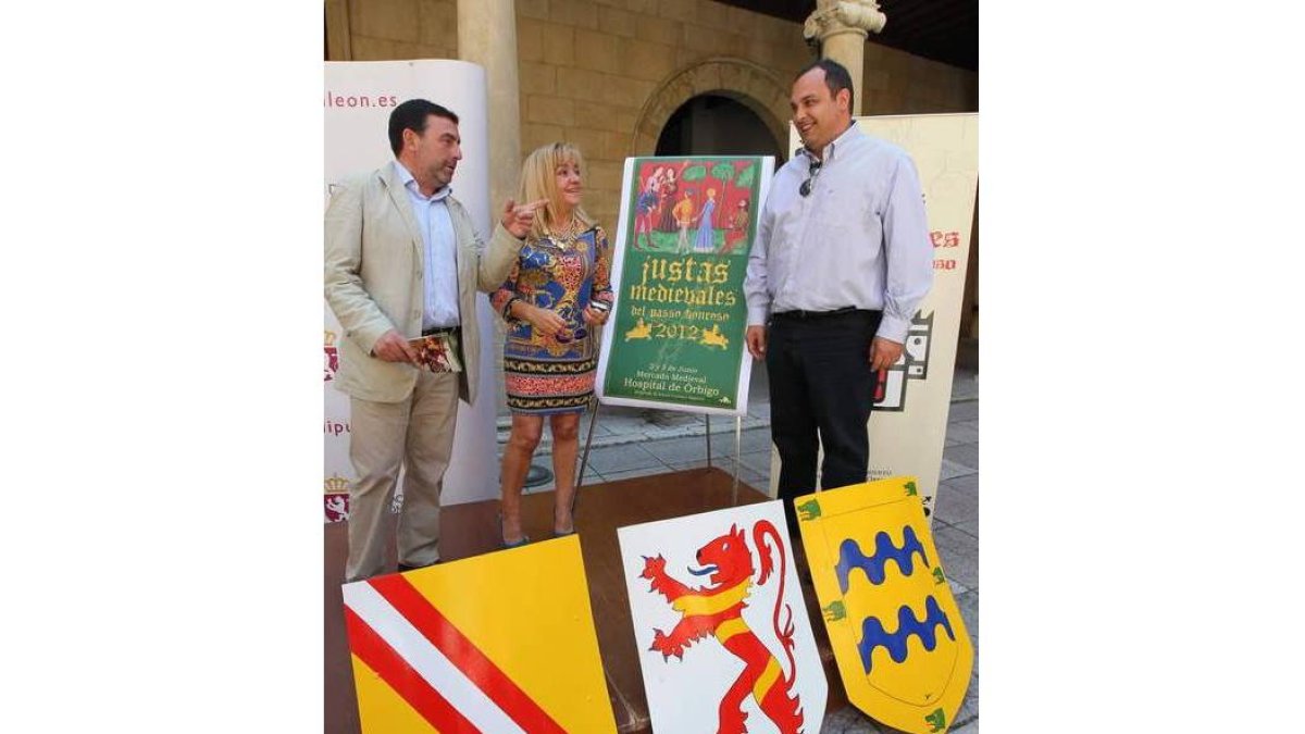 Busto, Carrasco y Luengo, ayer, en la presentación.