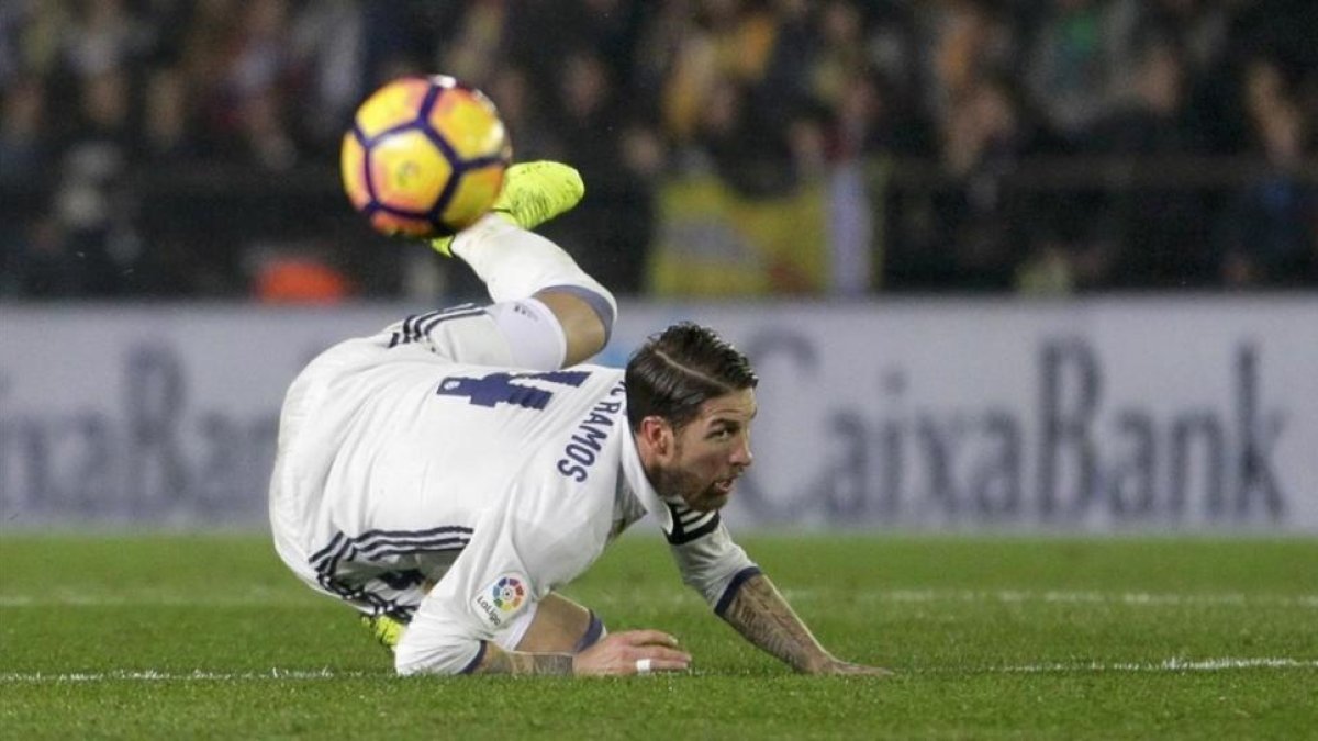 Sergio Ramos durante el Villarreal-Madrid en el estadio de la Cerámica.