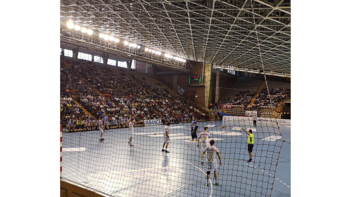 Un momento del encuentro de esta tarde. DL