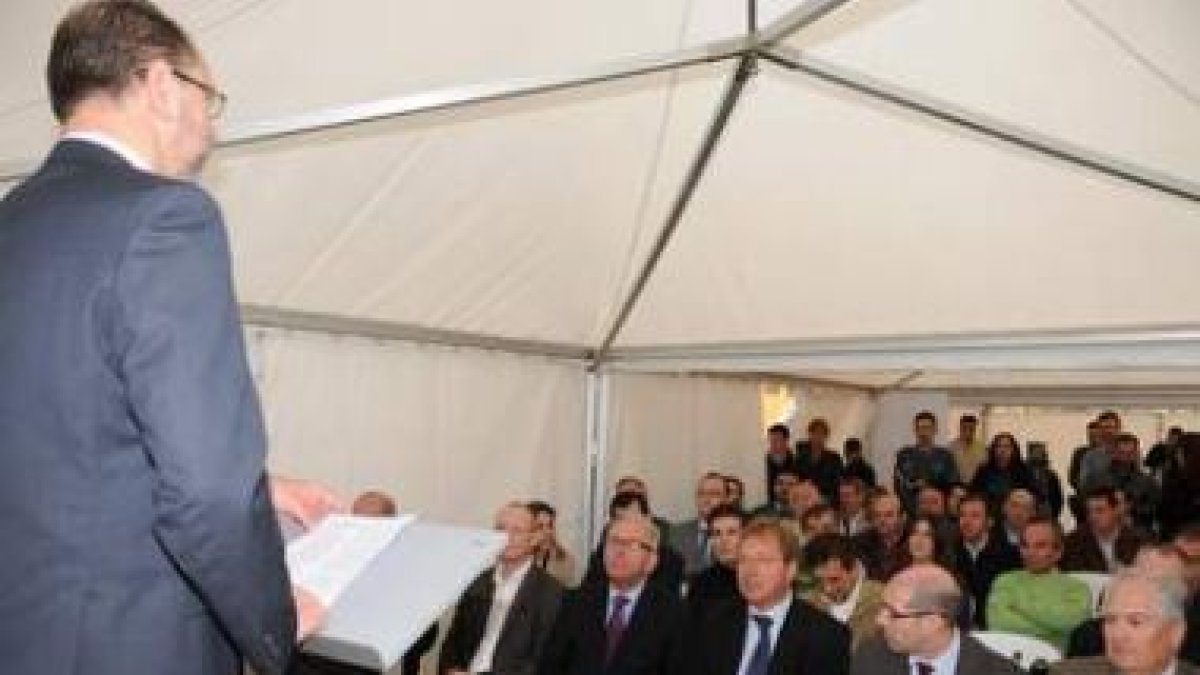 Los máximos responsables de Bach acudieron a la inauguración.