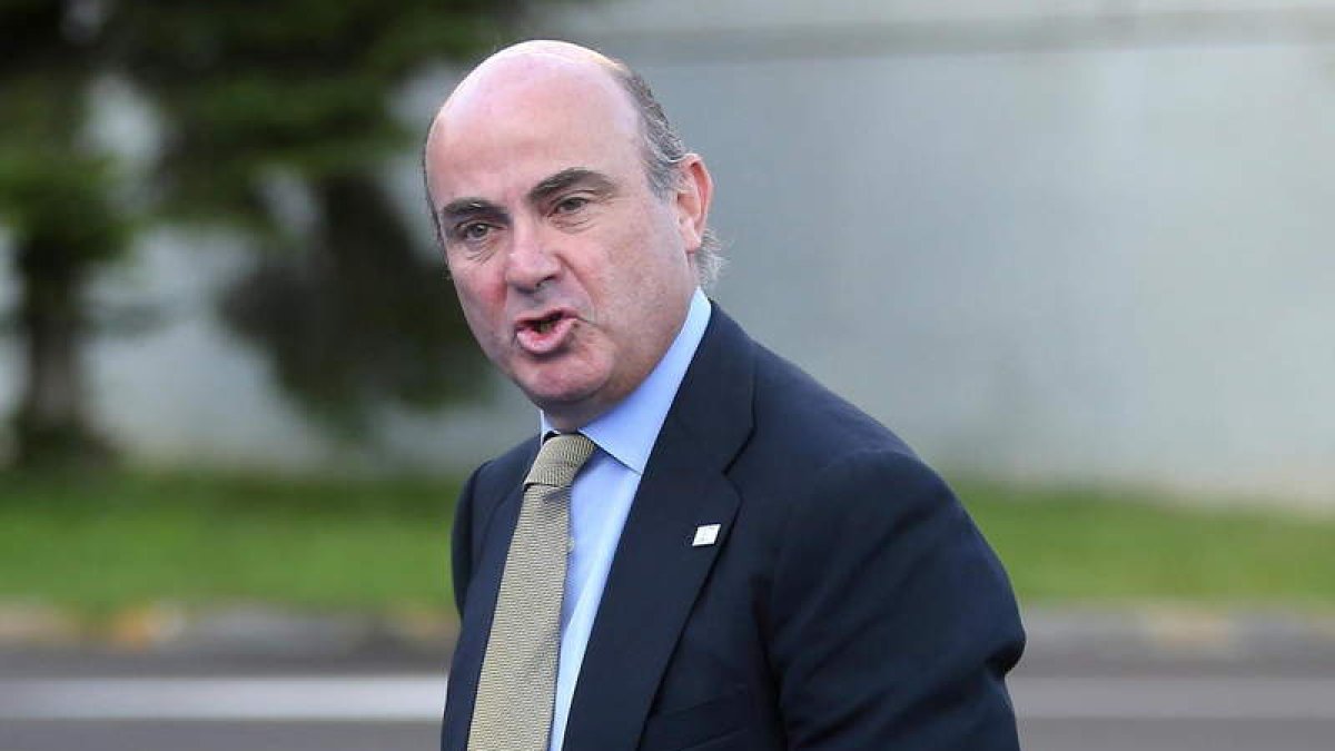 Guindos, a su llegada a la reunión del Eurogrupo en Milán.