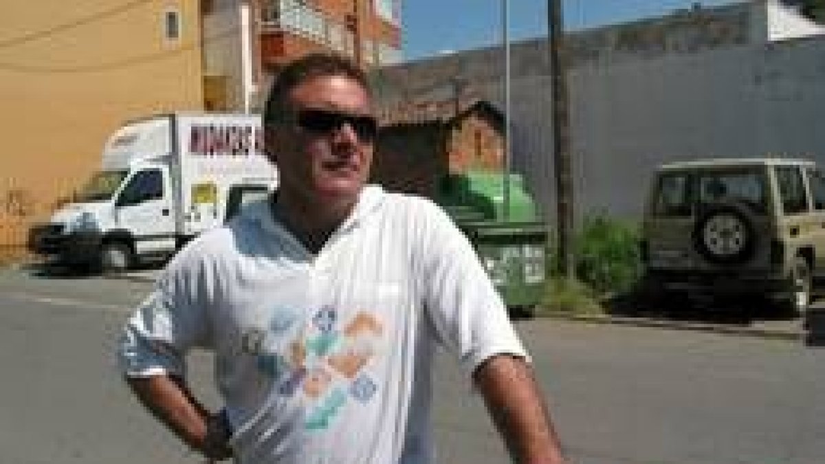 Ángel González, concejal socialista en el Ayuntamiento de Boñar, unos días antes de su detención