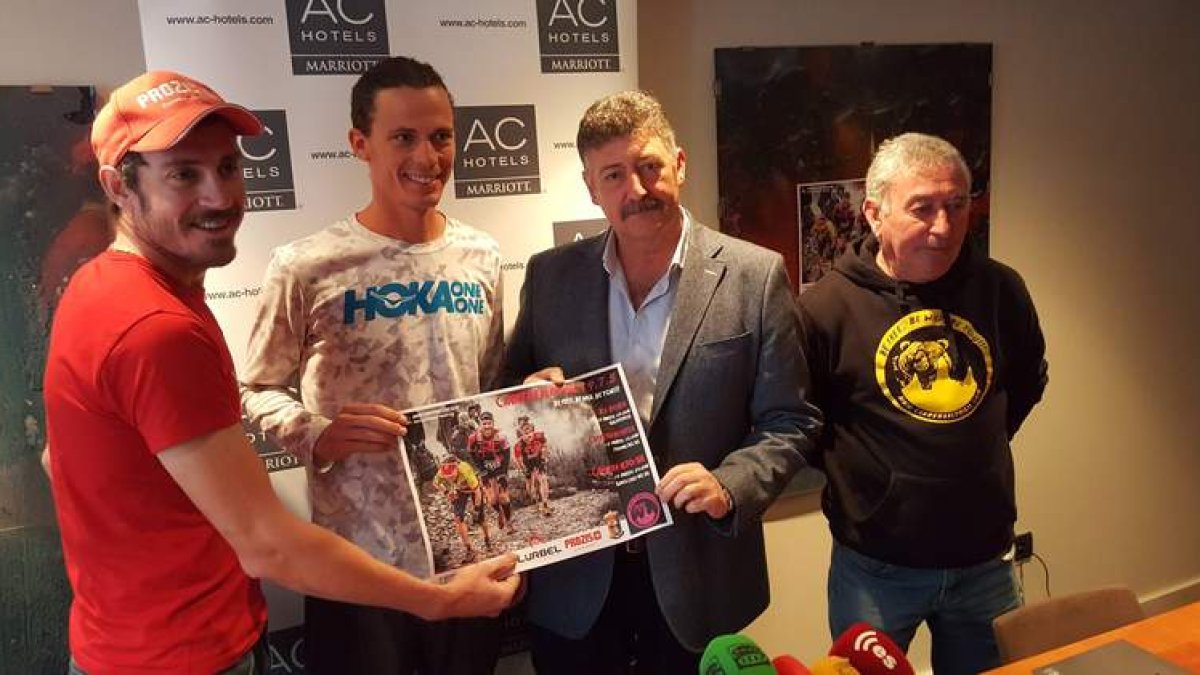 Lolo Díez, organizador, Jim Walmsley, Ángel Calvo, alcalde de Páramo del Sil, y Miguel Blanco. F.R.O.C