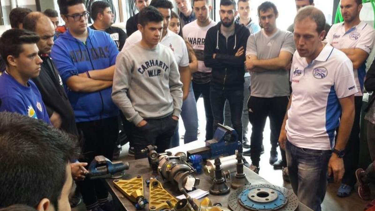 Actividad promovida por el departamento de automoción. DL