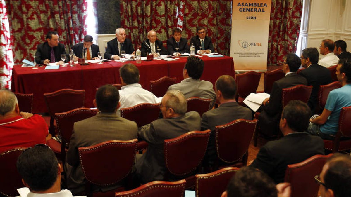 La asamblea general del sector se celebró ayer en el Hotel Conde Luna.